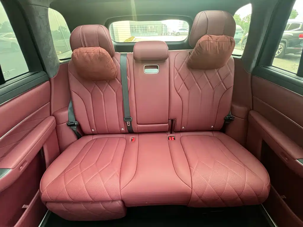 AITO ASK THE WORLD M8