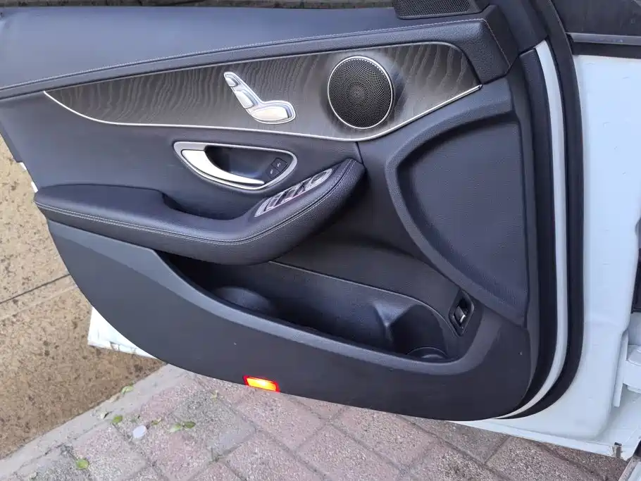 Mercedes-Benz C-Class — миниатюра 7