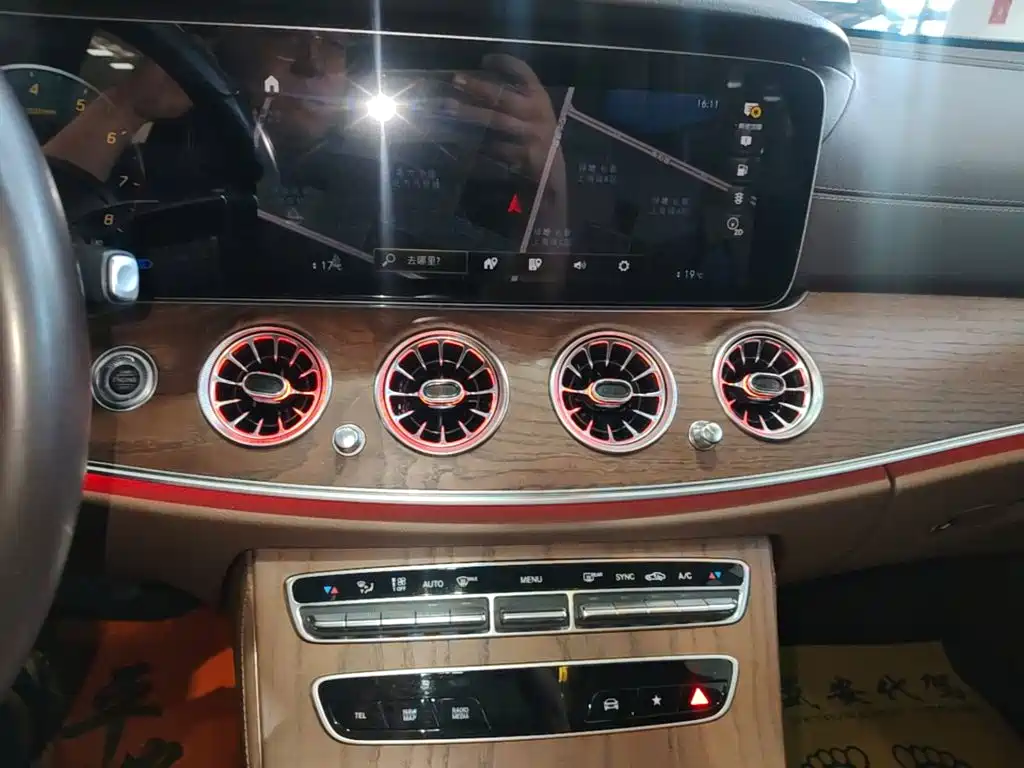 Mercedes-Benz E-Class — миниатюра 13
