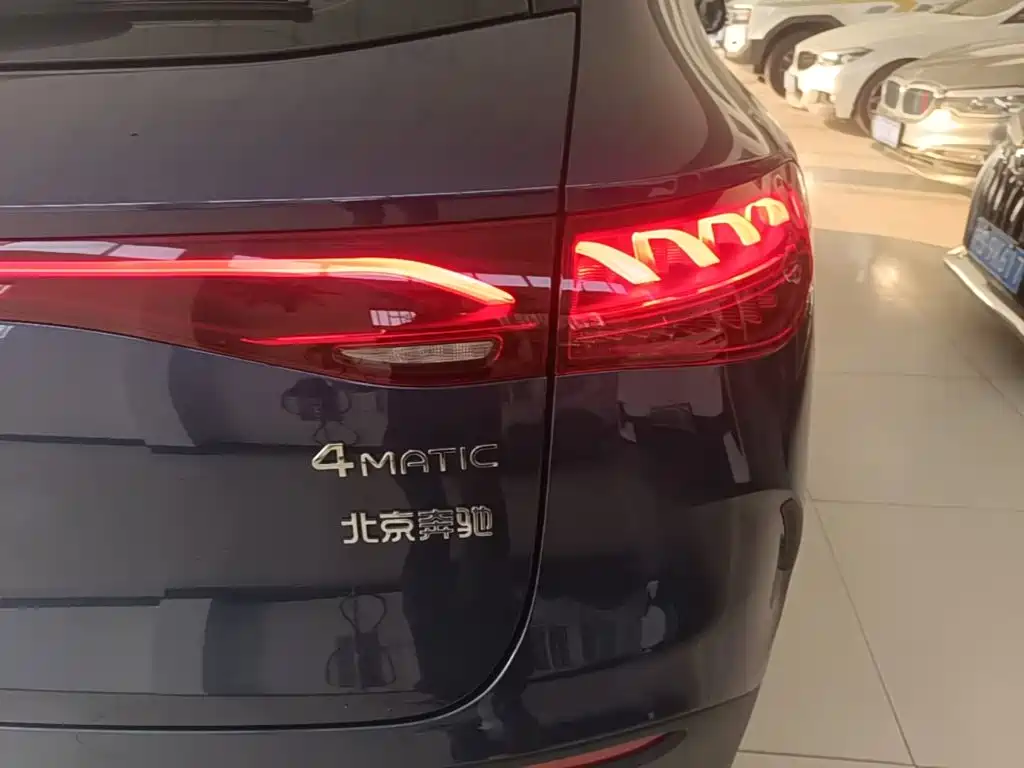 Mercedes-Benz EQE SUV — миниатюра 8