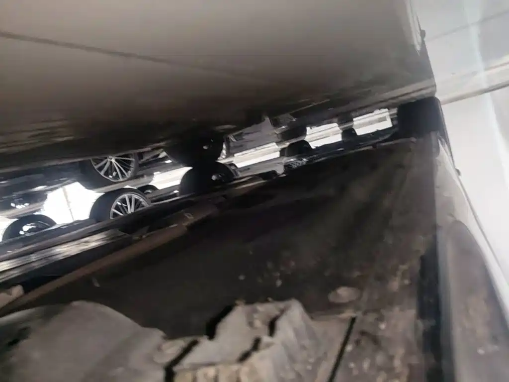 BMW 5 Series — миниатюра 21