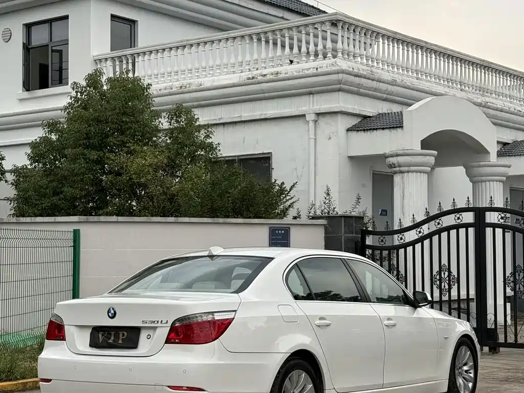 BMW 5 Series — миниатюра 17