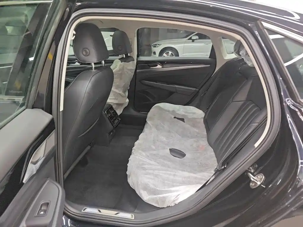 Volkswagen Passat PHEV — миниатюра 17