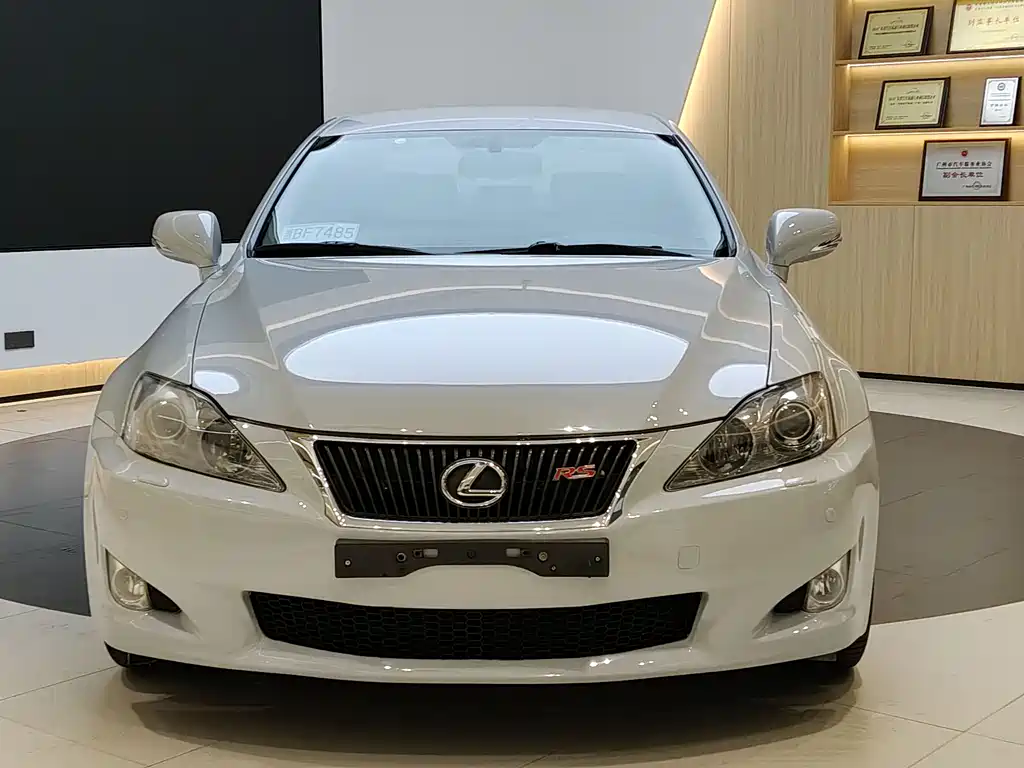 Lexus IS 2010