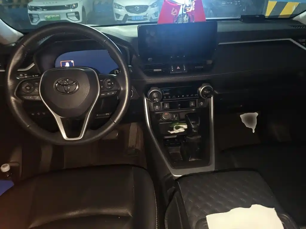 Toyota RAV4 — миниатюра 13