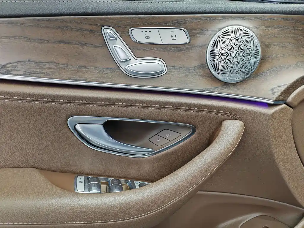 Mercedes-Benz E-Class — миниатюра 18