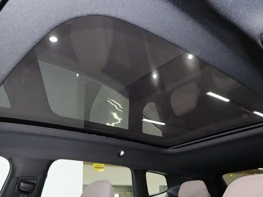 Volvo XC70 PHEV — миниатюра 15