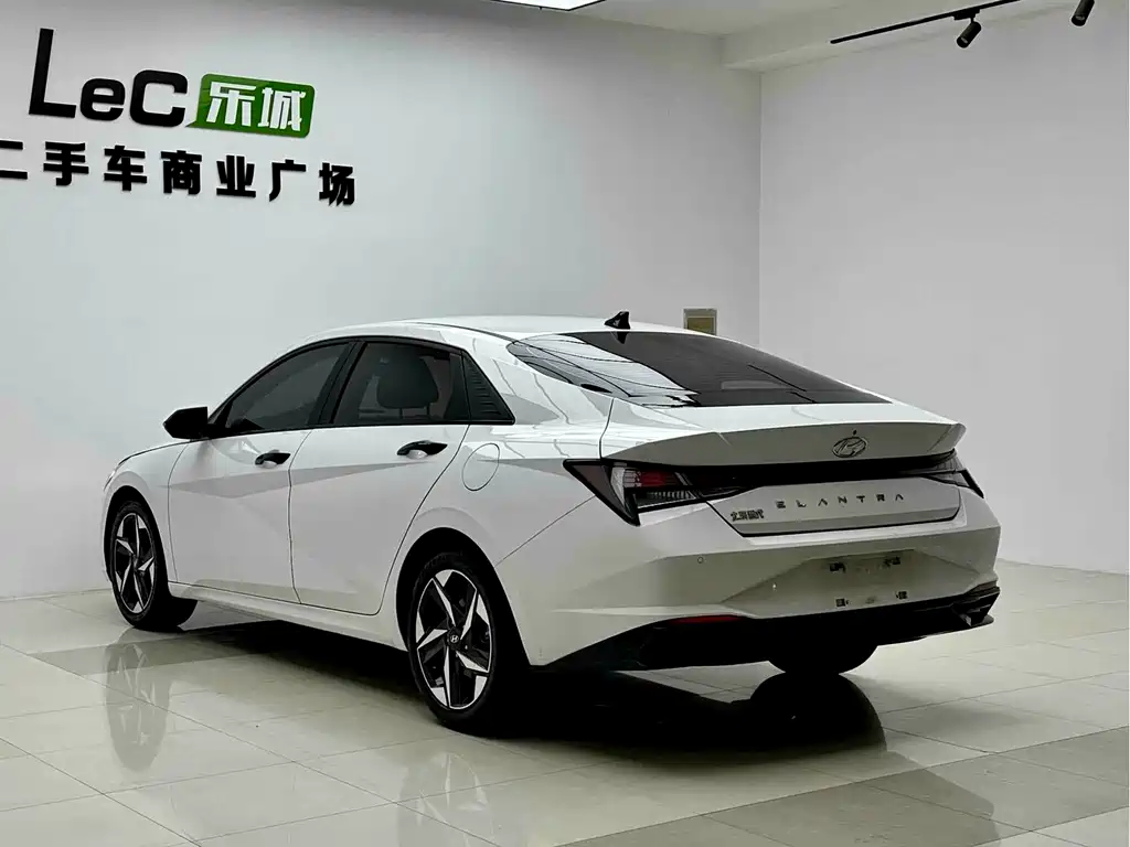 Hyundai Elantra — миниатюра 4