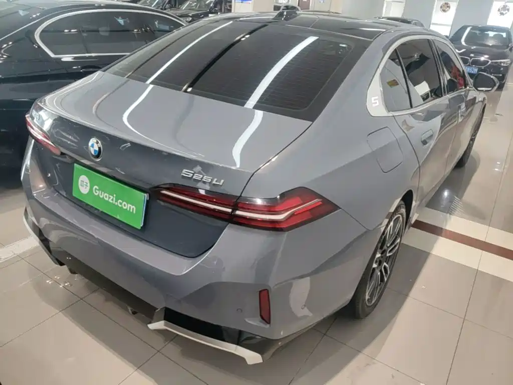 BMW 5 Series — миниатюра 7