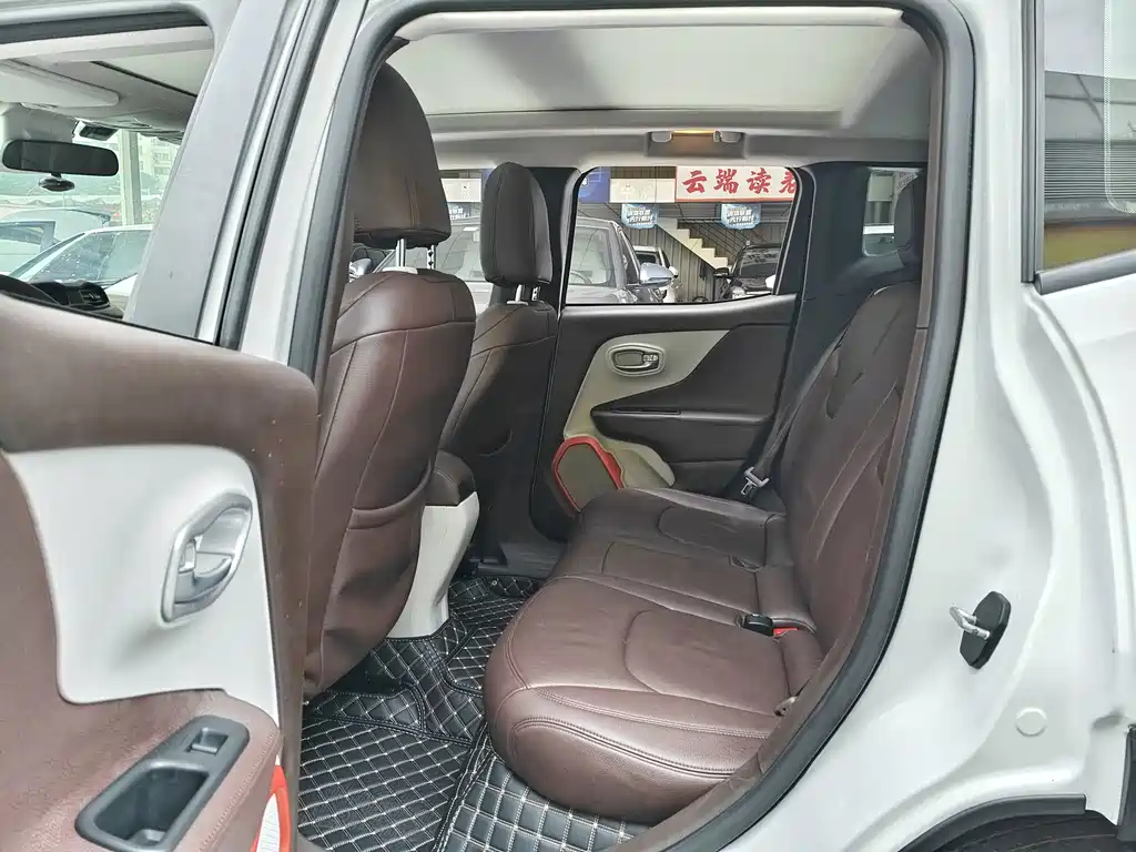 Jeep Renegade — миниатюра 7