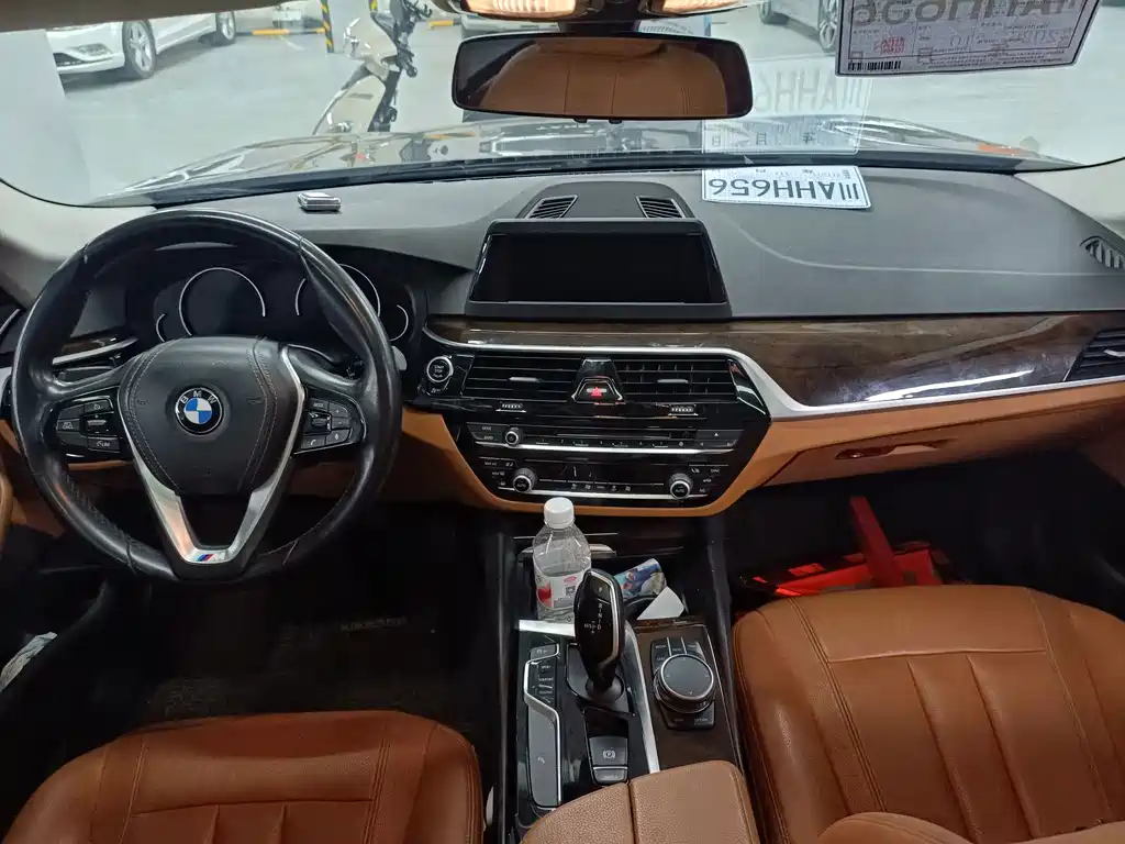 BMW 5 Series — миниатюра 9