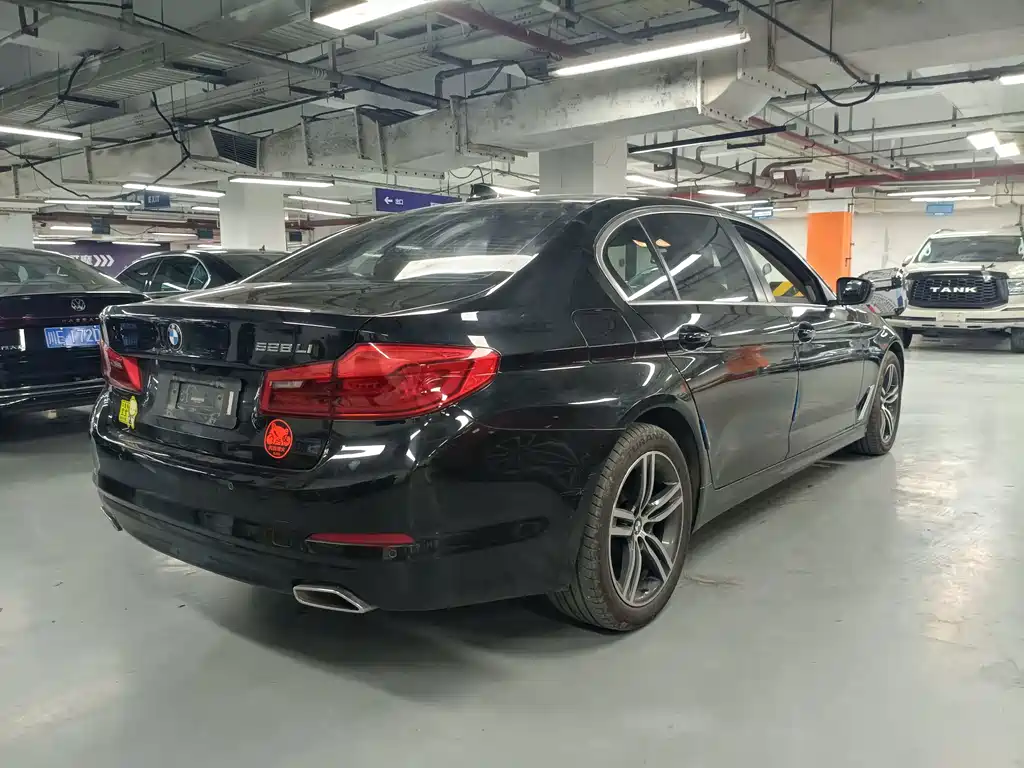 BMW 5 Series — миниатюра 14