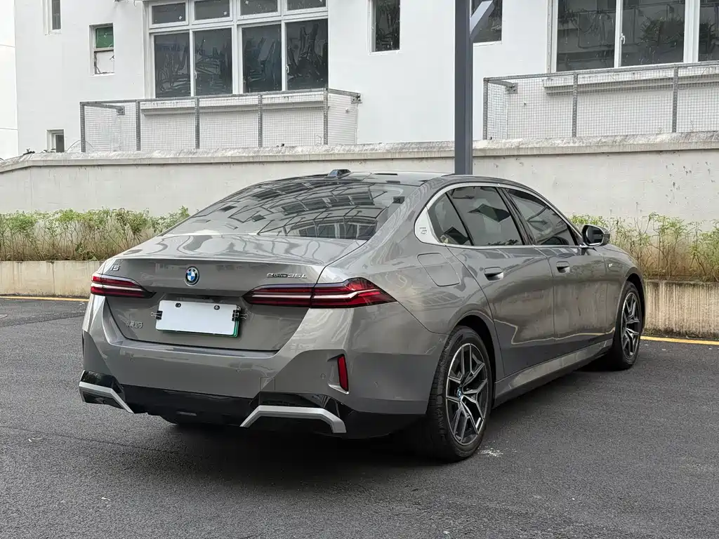BMW i5 — миниатюра 8