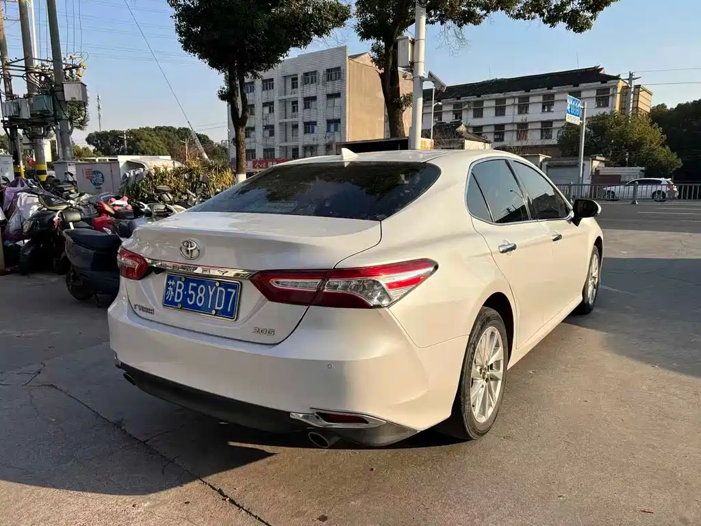 TOYOTA CAMRY