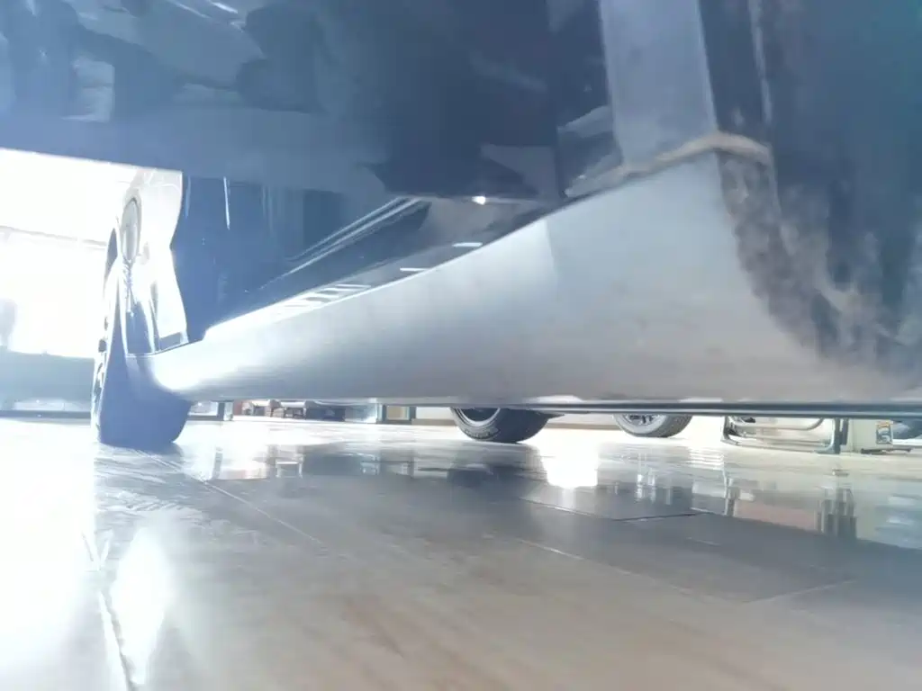 Tesla Model Y — миниатюра 21