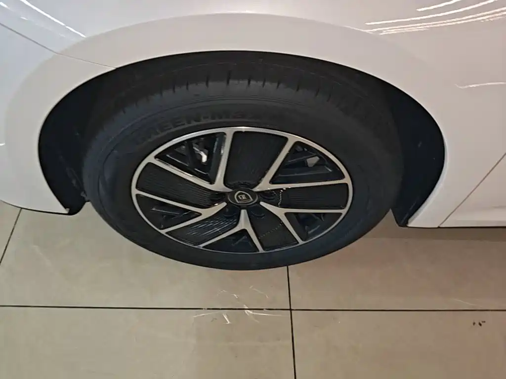 BYD Qin L — миниатюра 23
