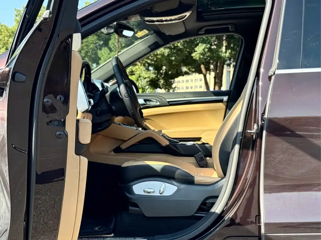 Porsche Cayenne — миниатюра 8