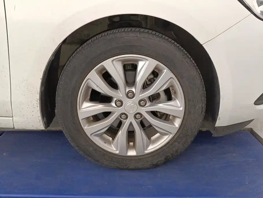 Buick Excelle — миниатюра 6