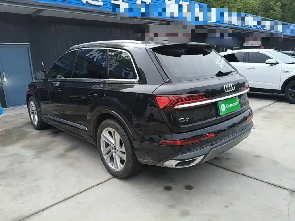 Audi Q7 2023 45 TFSI quattro S line Sport