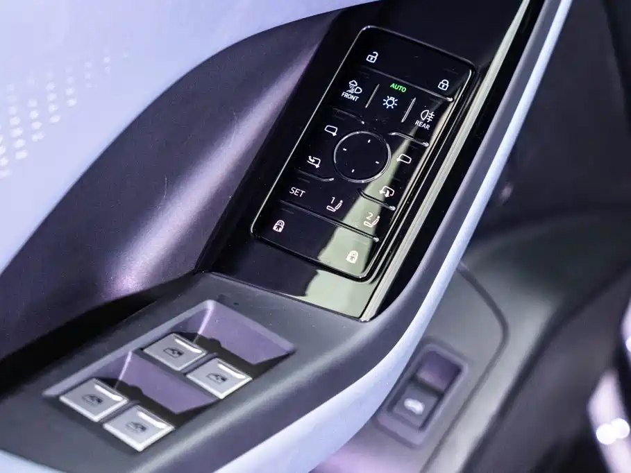 Audi Q6L e-tron — миниатюра 12