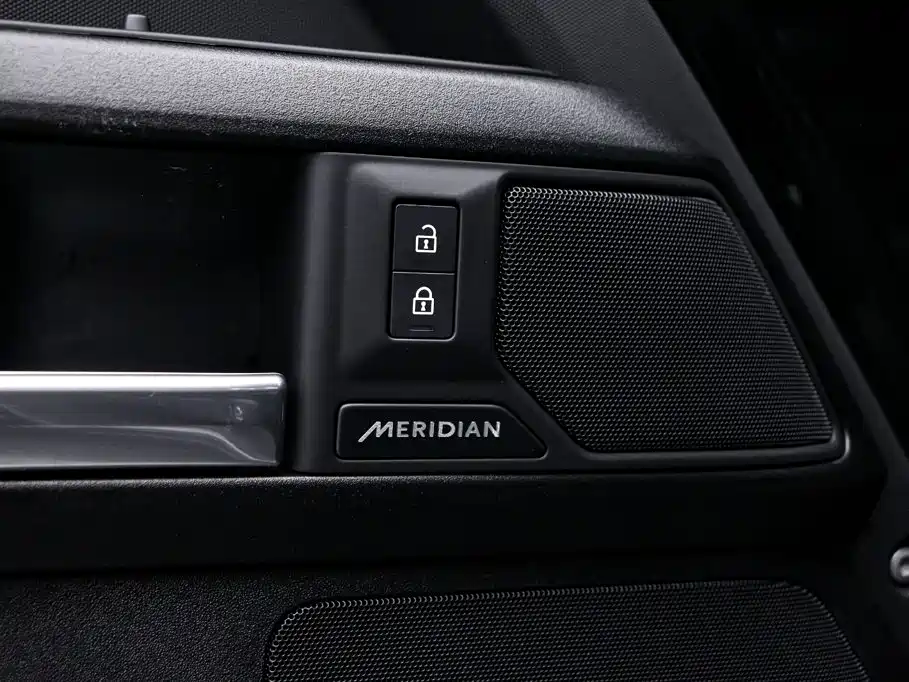 Land Rover Defender — миниатюра 13