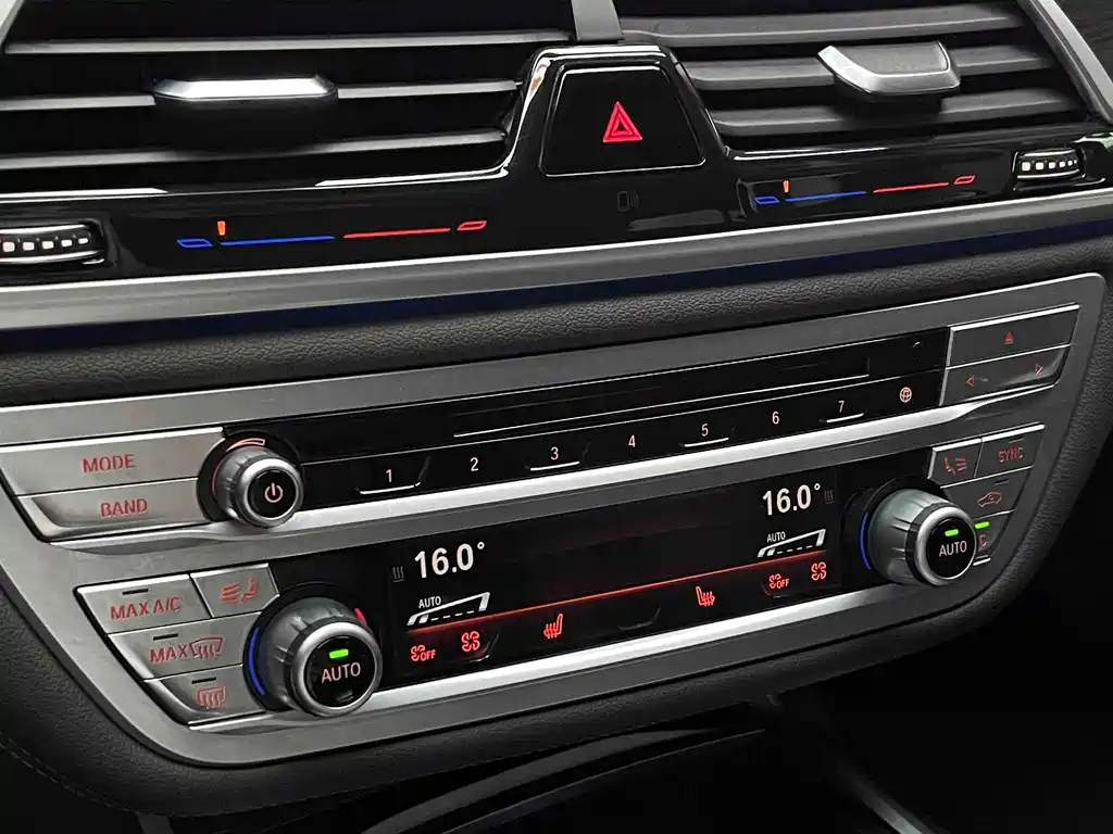 BMW 7 Series — миниатюра 20