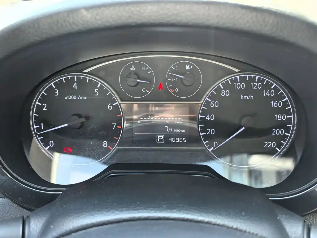 Nissan Tiida — миниатюра 12