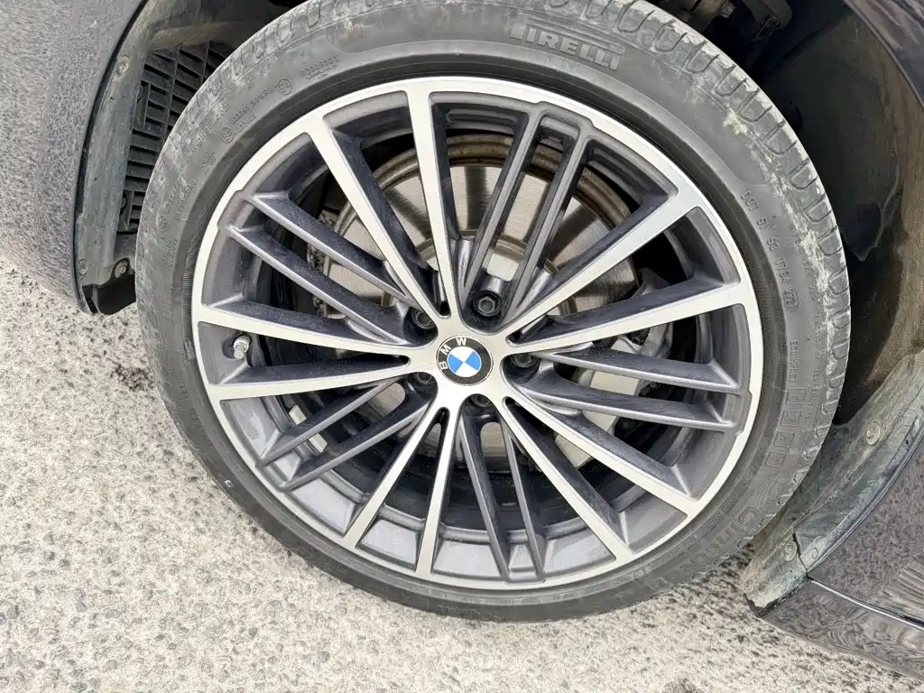 BMW 5 Series — миниатюра 7