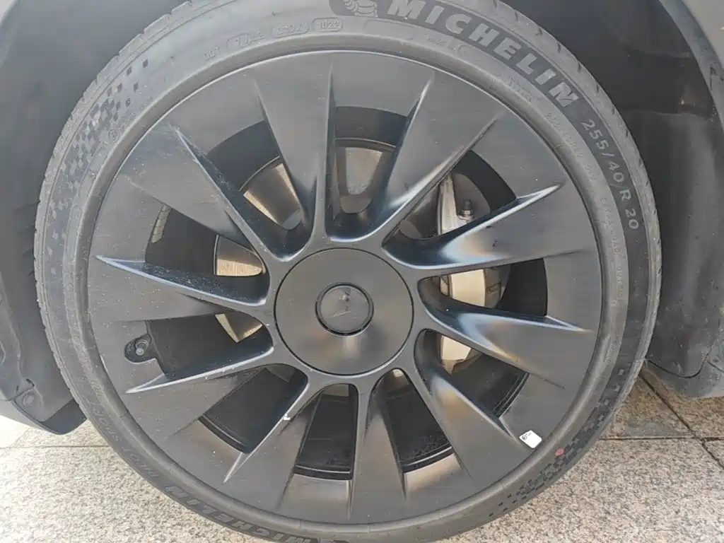 Tesla Model Y — миниатюра 23