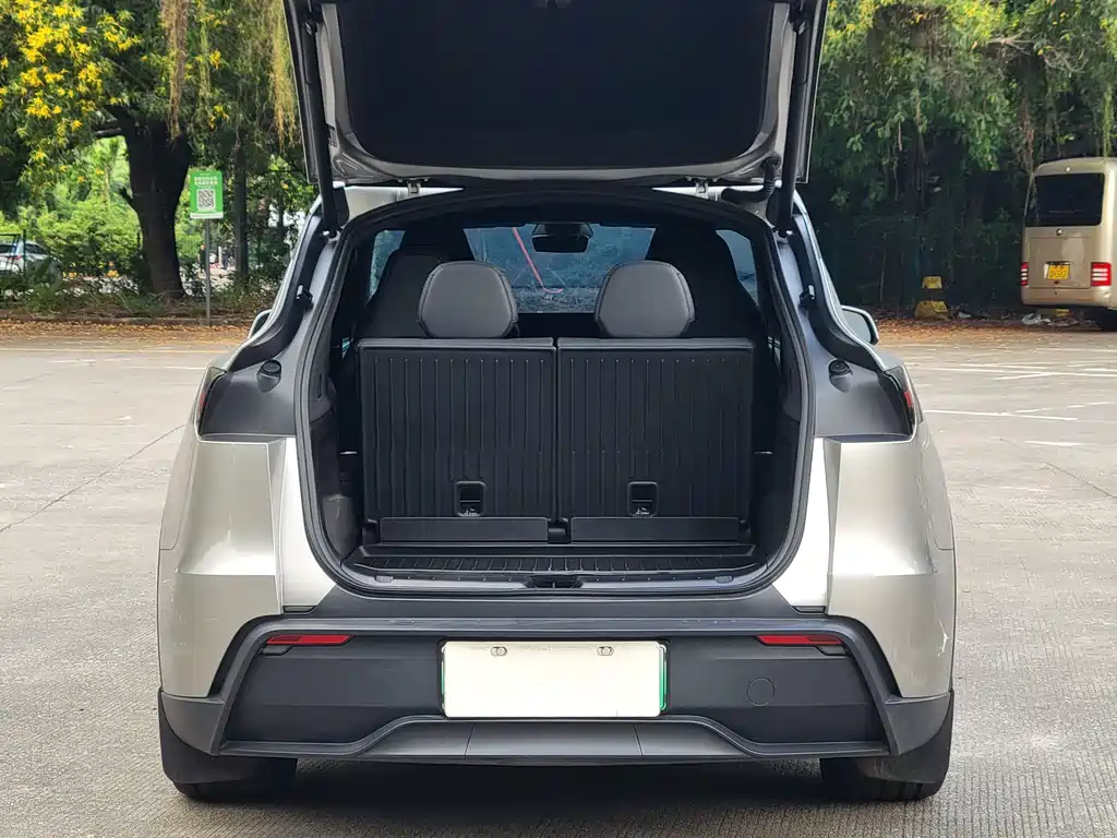Tesla Model Y L — миниатюра 18