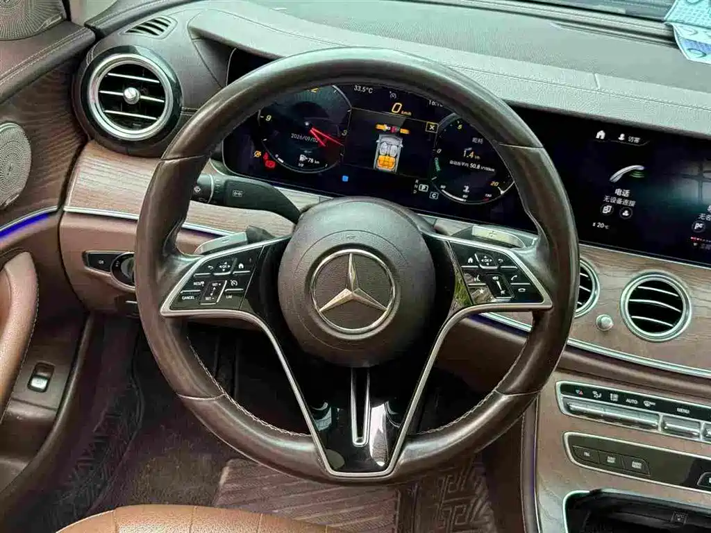 Mercedes-Benz E-Class — миниатюра 6