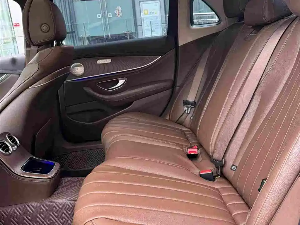 Mercedes-Benz E-Class — миниатюра 10