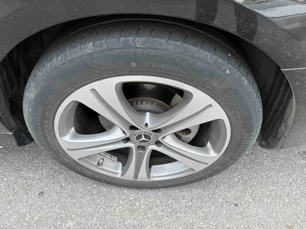 Mercedes-Benz E-Class — миниатюра 9