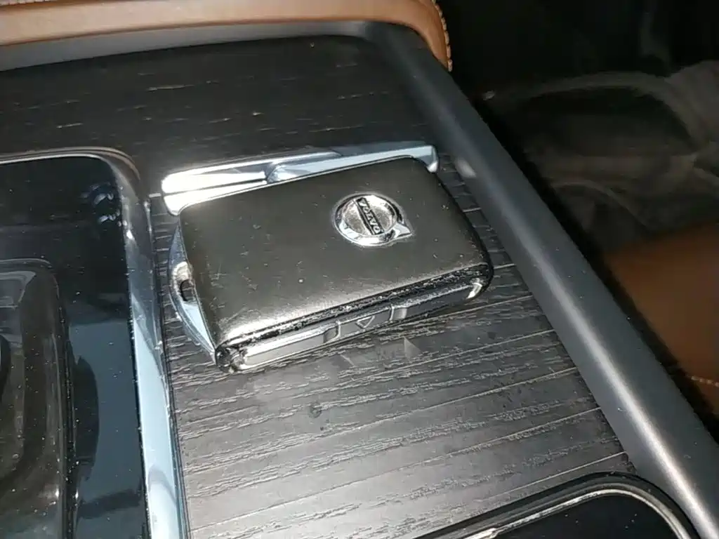 Volvo XC90 — миниатюра 9