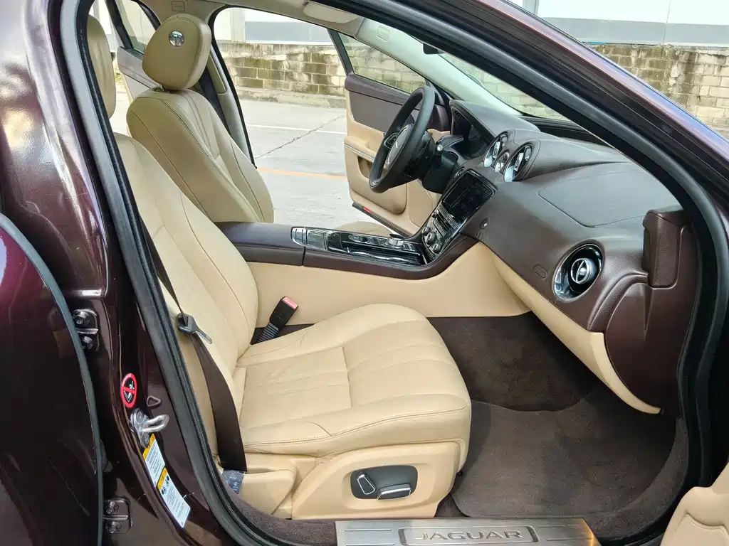Jaguar XJ — миниатюра 11