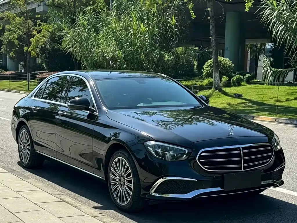 Mercedes-Benz E-Class — миниатюра 2