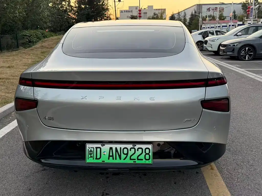 XPeng P7 — миниатюра 14