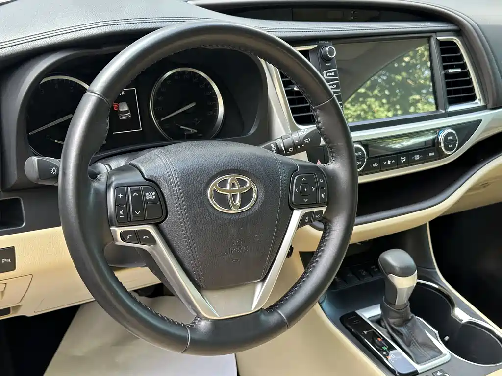 Toyota Highlander 2018 2.0T Luxury 7 мест V