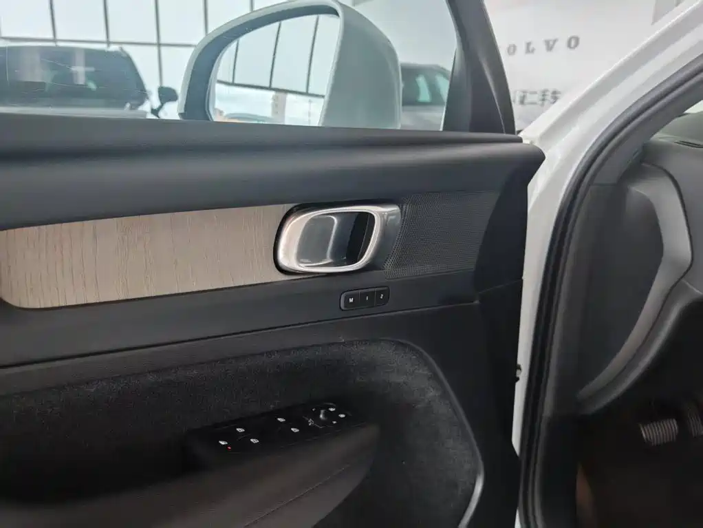 Volvo XC40 — миниатюра 13