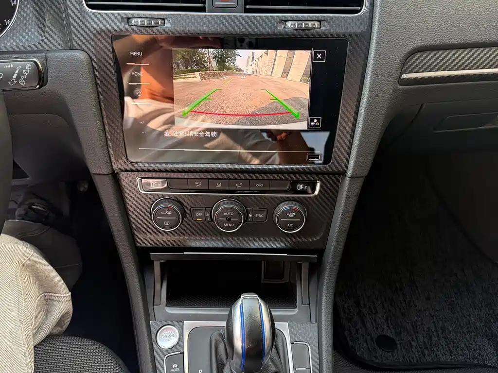 Volkswagen Golf EV — миниатюра 14