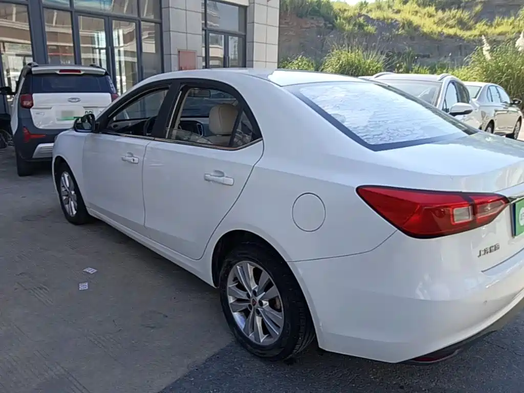 Roewe 360 — миниатюра 5