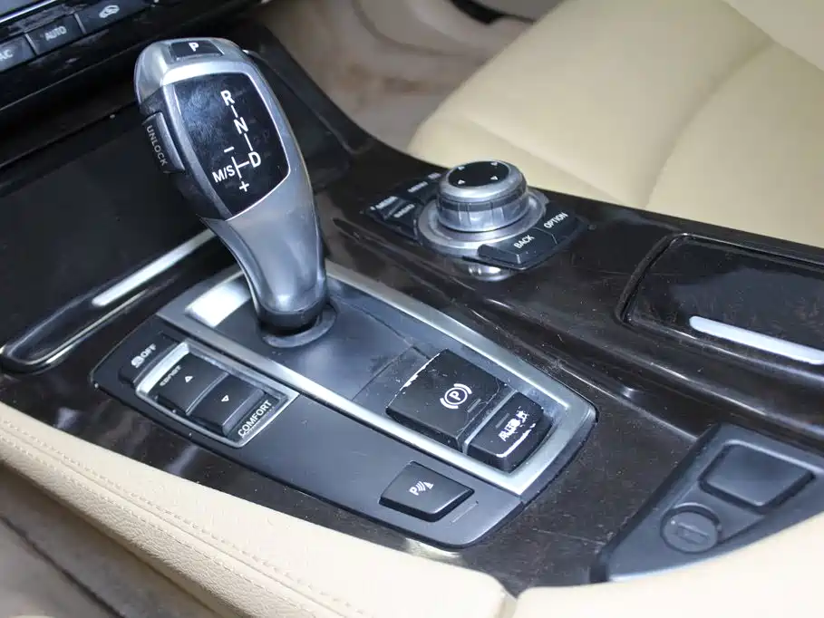 BMW 5 Series — миниатюра 11