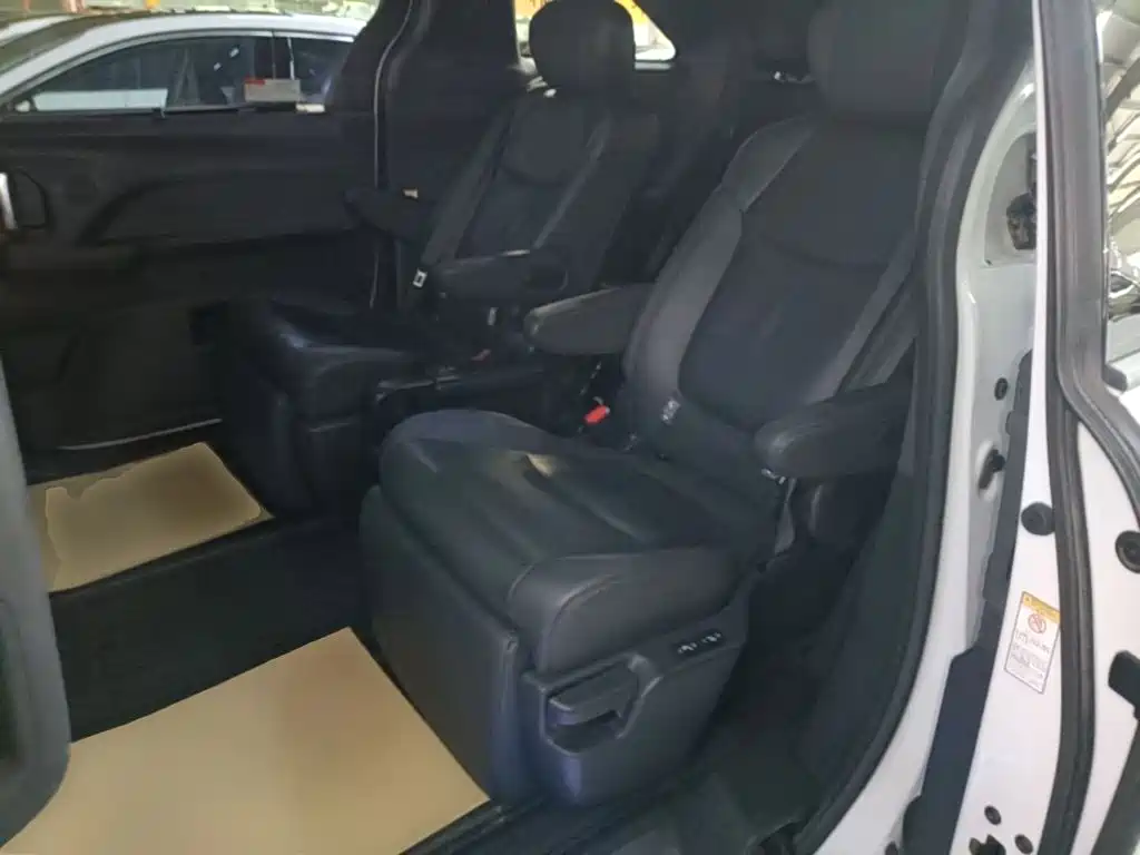 Toyota Sienna — миниатюра 17