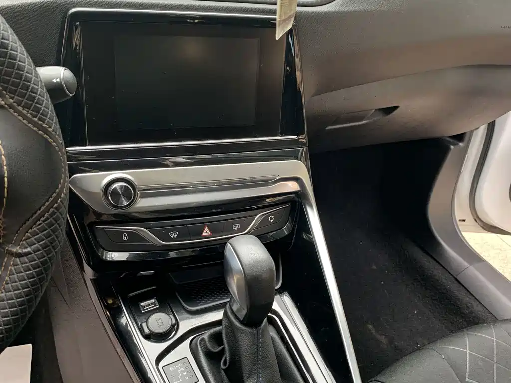 Peugeot 308 — миниатюра 7