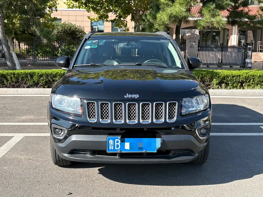 Jeep Compass (Import) — миниатюра 5