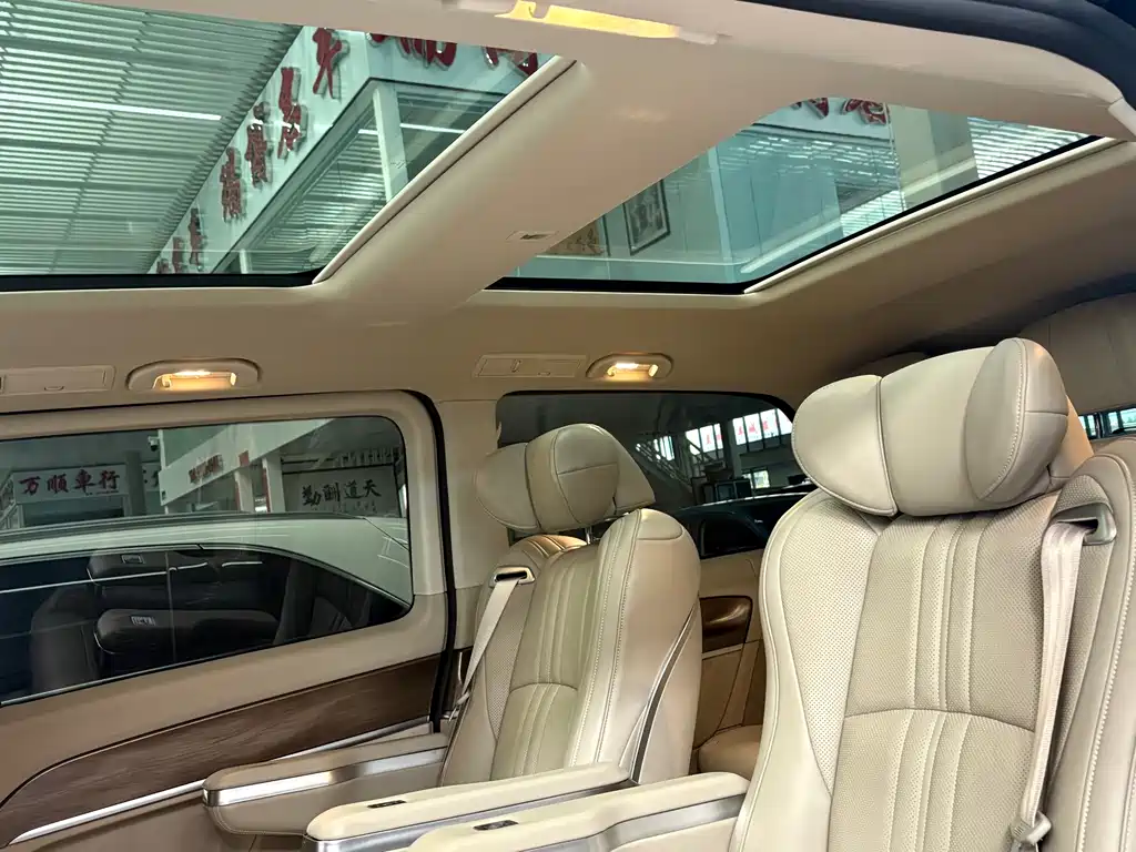 Mercedes-Benz V-Class — миниатюра 8
