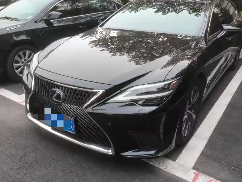 Lexus LS — миниатюра 3