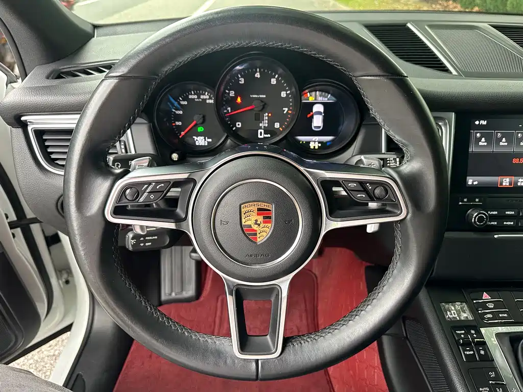 Porsche Macan — миниатюра 7