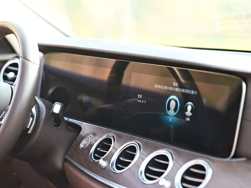 Mercedes-Benz E-Class — миниатюра 8