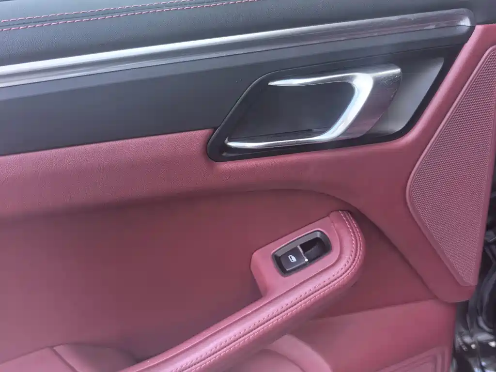 Porsche Macan — миниатюра 11